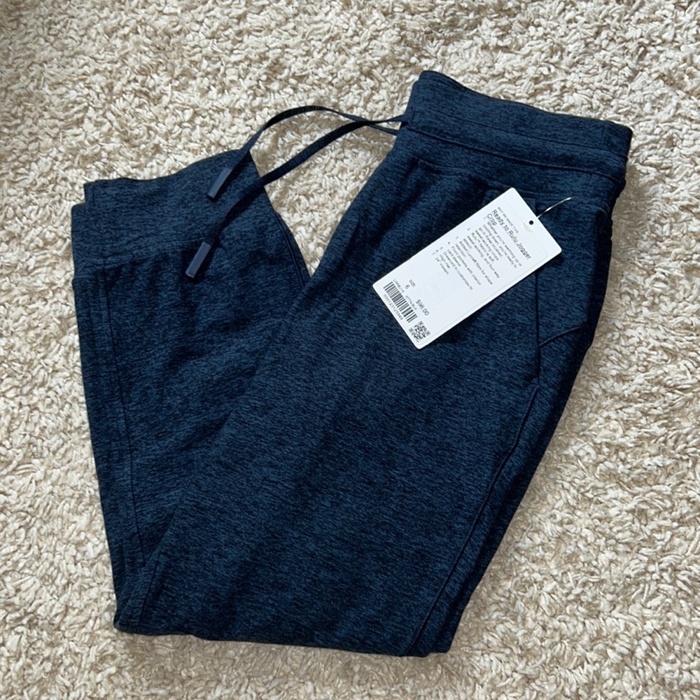 Lululemon Joggers (size 6)